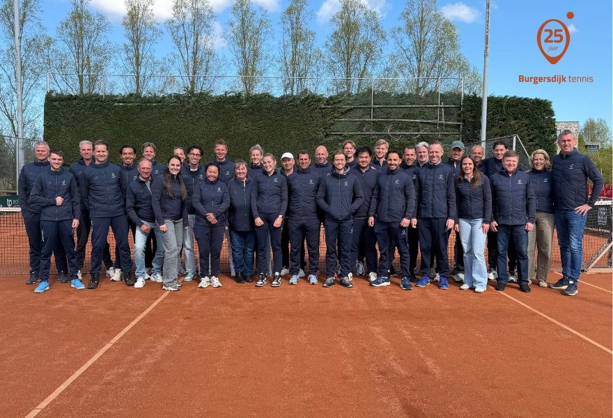 Burgersdijk tennis viert 25-jarig jubileum met 25 uur lang tennisles